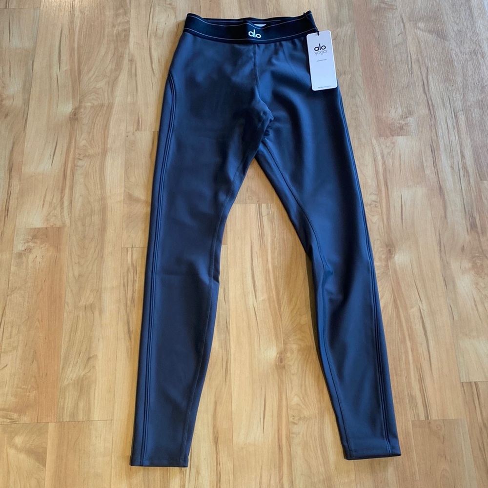 alo yoga leggings